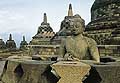 Borobodur in Zentral-Java mit seinen hunderten von Stupas